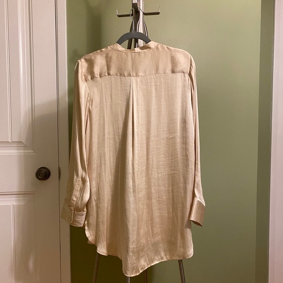 BANANA REPUBLIC Satin Long Sleeve (size M) - Picture 8 of 10